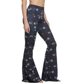 Onzie Bell Flare Yoga Pants Twiggy