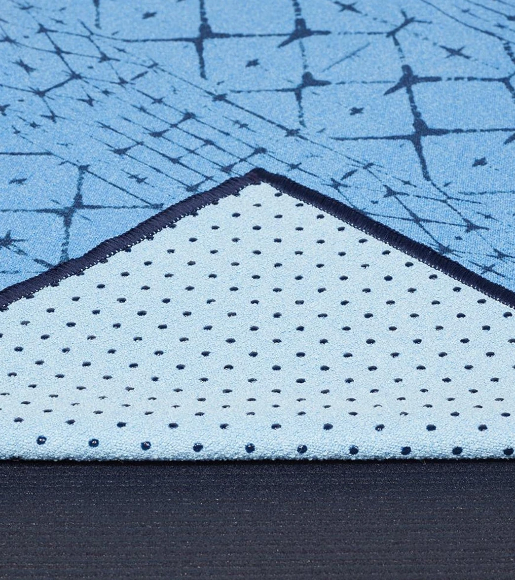 Manduka Yogitoes® Yoga Mat Towel, 71" Star Dye Clear Blue