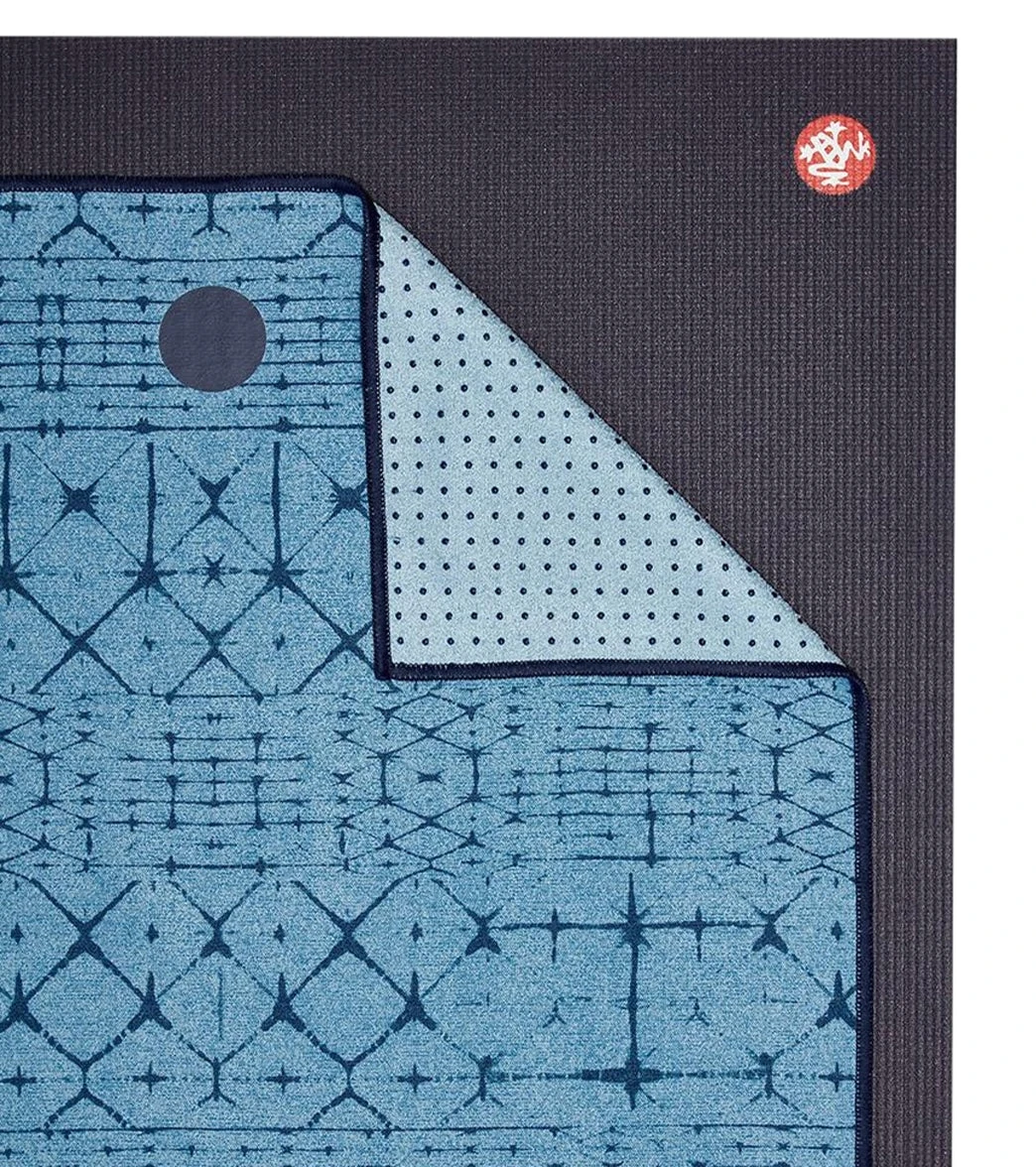 Manduka Yogitoes® Yoga Mat Towel, 71" Star Dye Clear Blue - Image 3